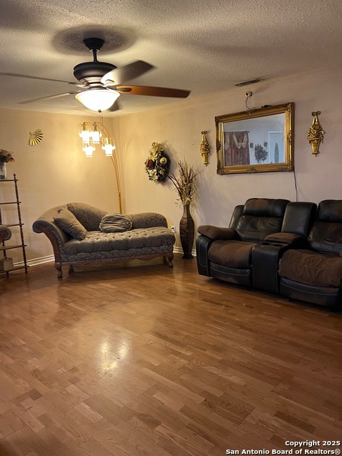 Image 11 of 17 For 514 Redfern  