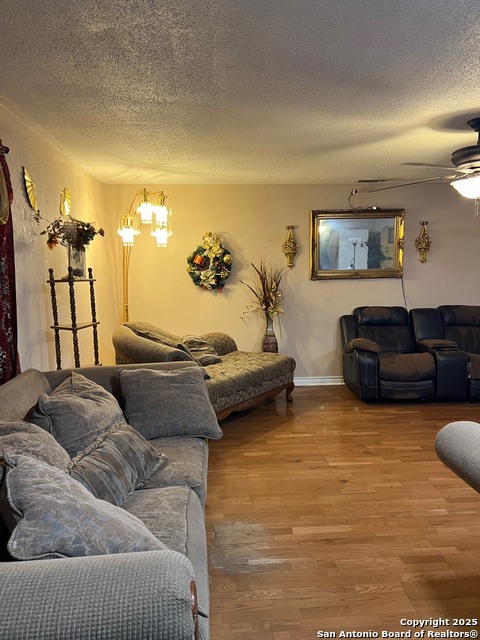 Image 14 of 17 For 514 Redfern  