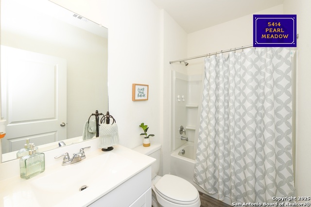 Listing photo id 12 for 5414 Pearl Meadow