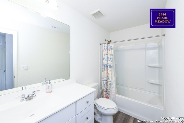 Listing photo id 13 for 5414 Pearl Meadow