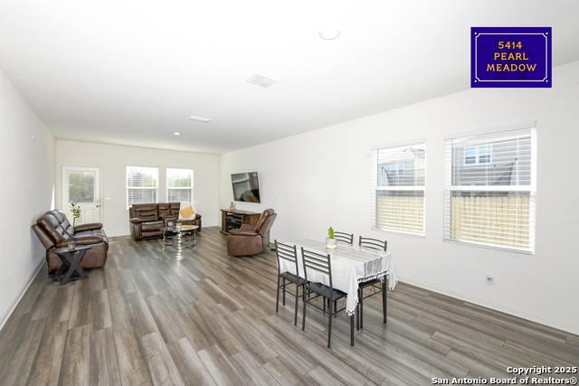 Listing photo id 0 for 5414 Pearl Meadow