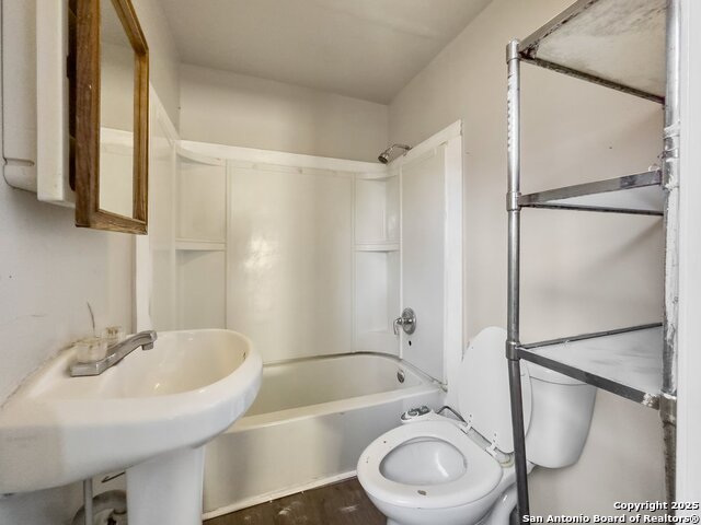 Image 10 of 13 For 261 Pendleton Ave