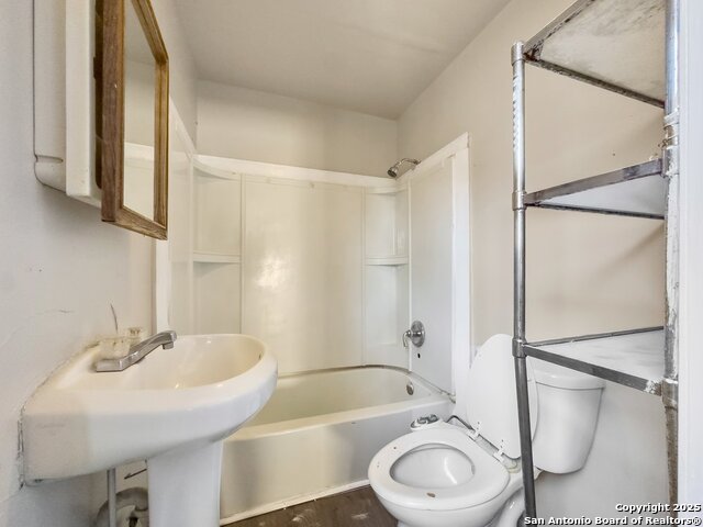 Image 9 of 13 For 261 Pendleton Ave