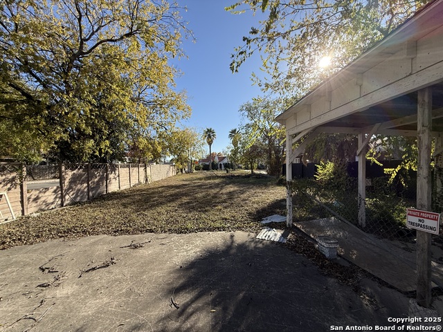 Image 3 of 14 For 1701 W Summit Ave