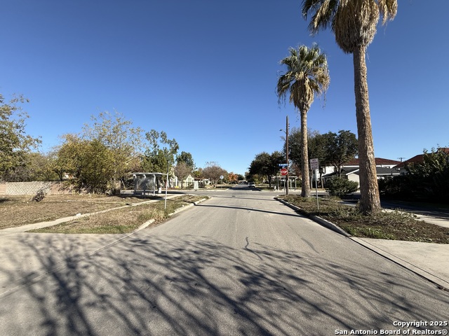 Image 6 of 14 For 1701 W Summit Ave