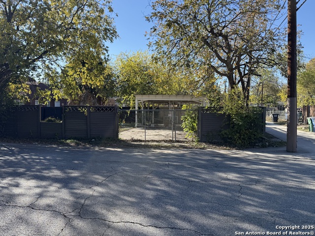 Image 9 of 14 For 1701 W Summit Ave