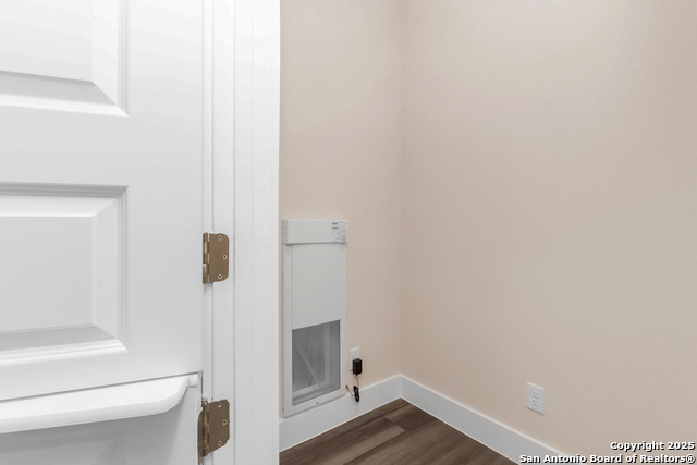 Listing photo id 9 for 7230 Walker Loop