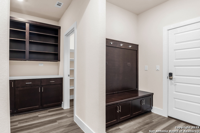 Listing photo id 12 for 7230 Walker Loop