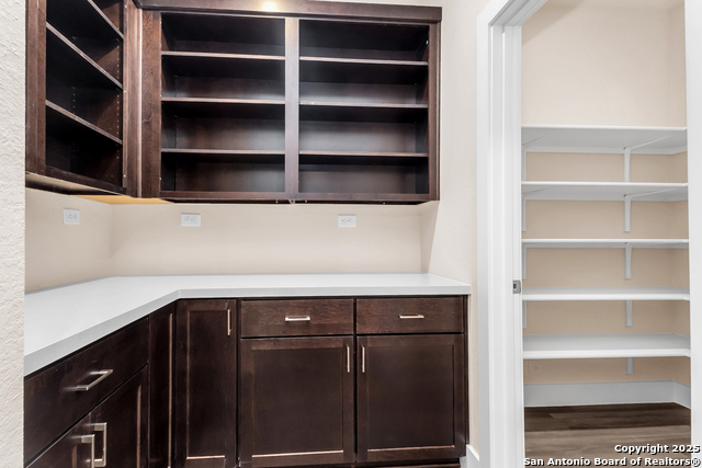 Listing photo id 13 for 7230 Walker Loop