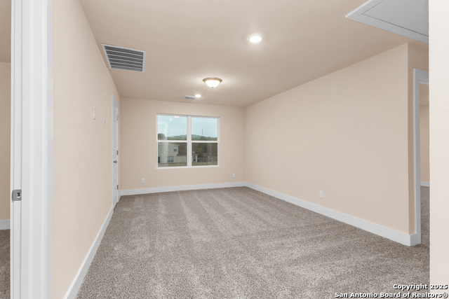 Listing photo id 15 for 7230 Walker Loop