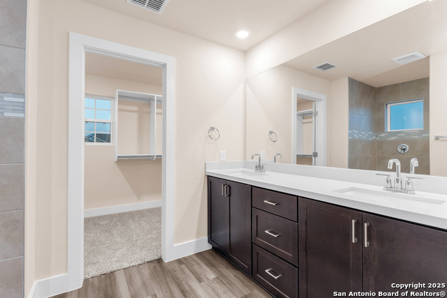 Listing photo id 25 for 7230 Walker Loop