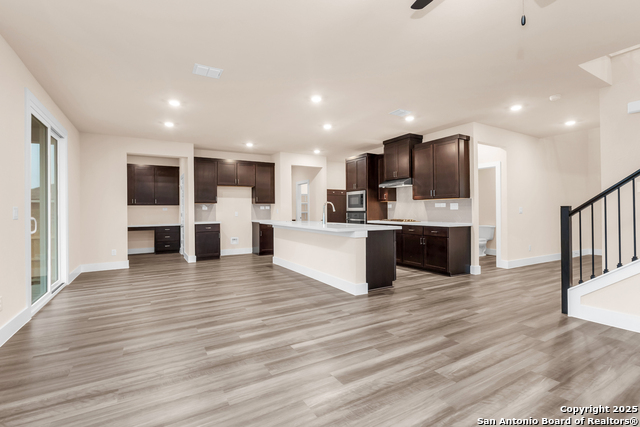 Listing photo id 7 for 7230 Walker Loop