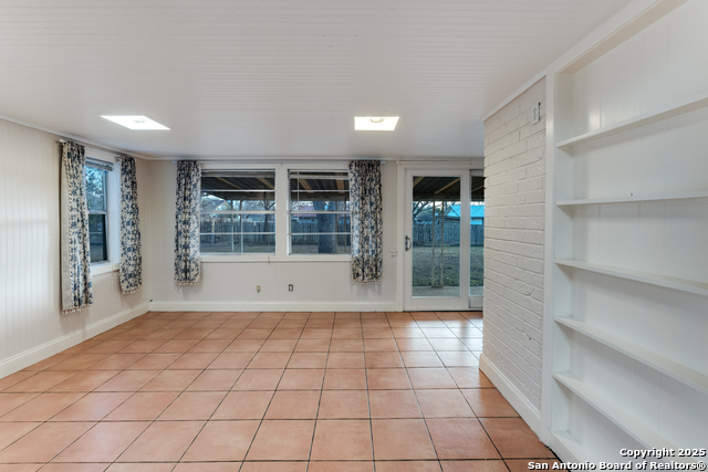 Image 14 of 39 For 1005 Blanco E