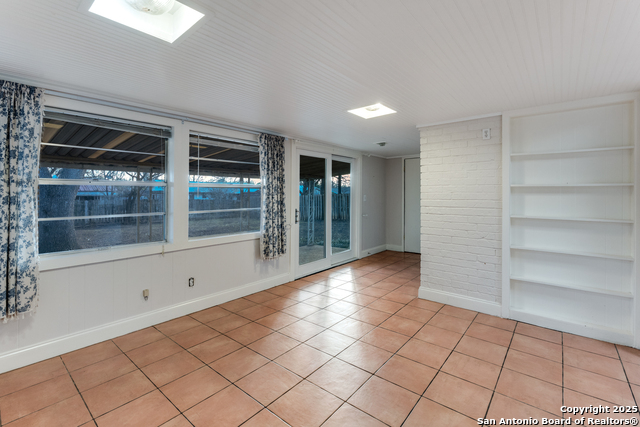 Image 15 of 39 For 1005 Blanco E