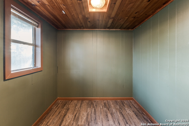 Image 26 of 39 For 1005 Blanco E