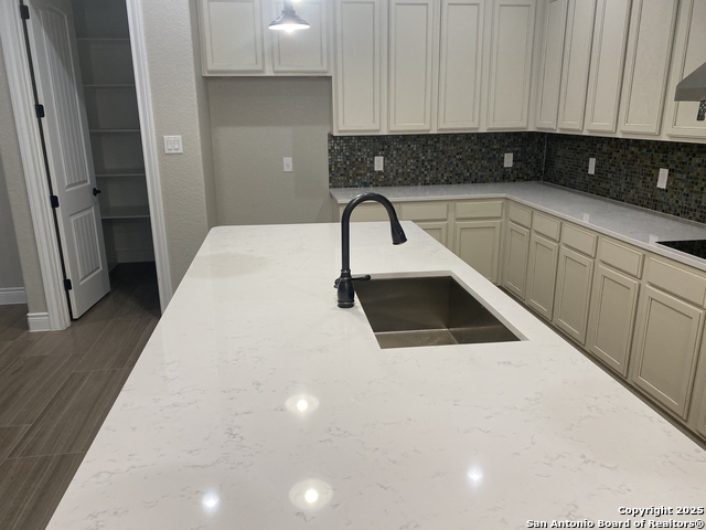 Image 15 of 39 For 4803 Viewcrest