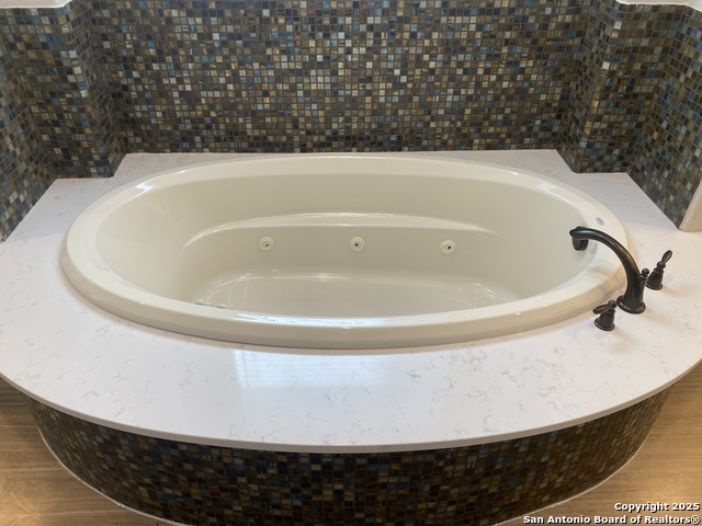 Image 24 of 39 For 4803 Viewcrest