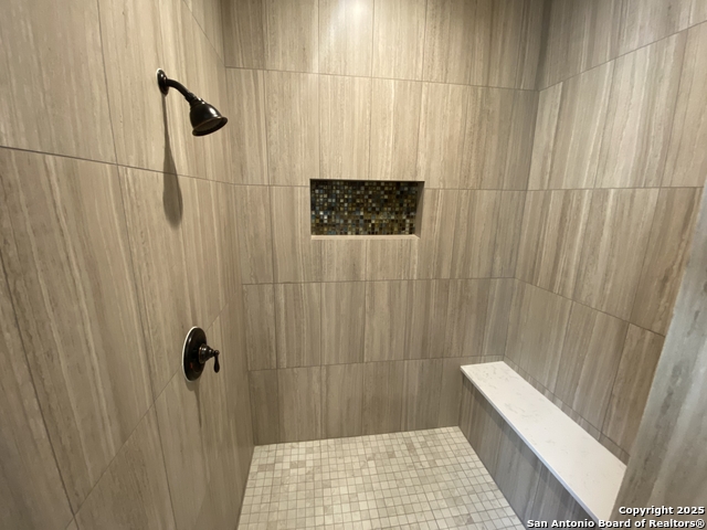 Image 25 of 39 For 4803 Viewcrest