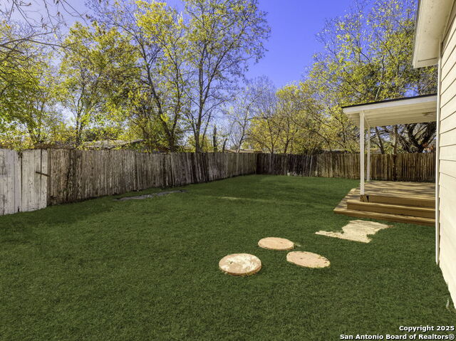 Listing photo id 16 for 846 San Angelo