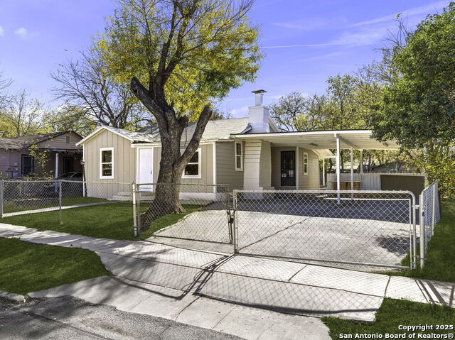 Listing photo id 0 for 846 San Angelo