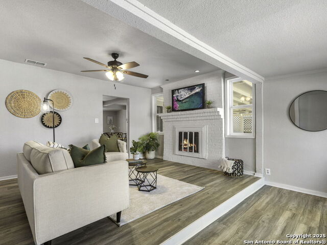 Listing photo id 3 for 846 San Angelo