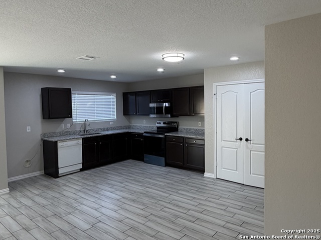 Image 8 of 34 For 6138 Wisteria