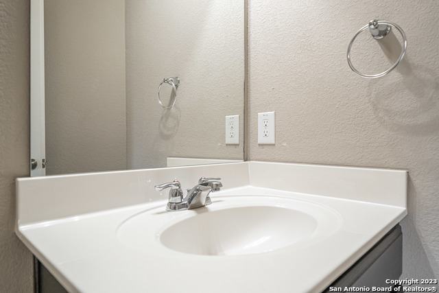 Image 20 of 49 For 12911 Brewster