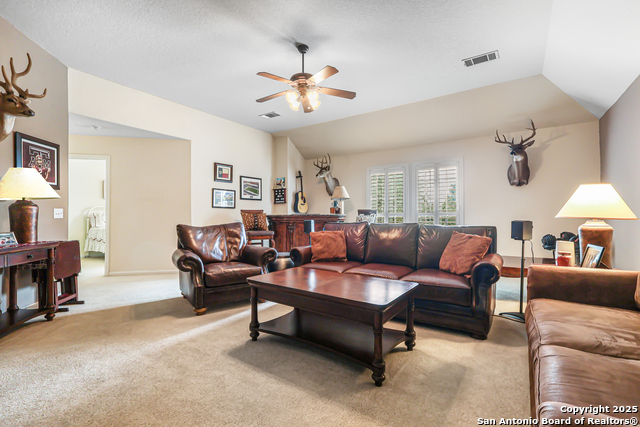 Image 18 of 37 For 913 Desert Bluff