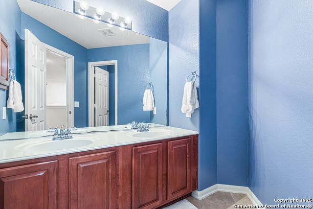 Image 27 of 37 For 913 Desert Bluff