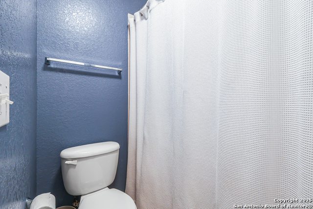 Image 28 of 37 For 913 Desert Bluff