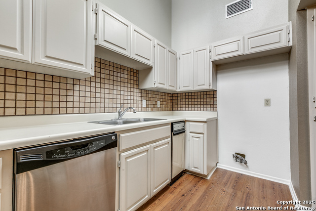 Image 11 of 25 For 11807 Sunburst  403