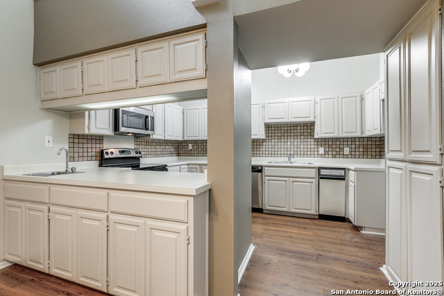 Image 8 of 25 For 11807 Sunburst  403