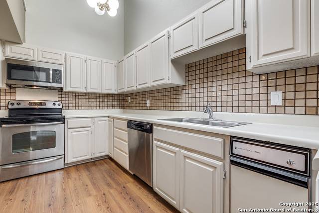 Image 9 of 25 For 11807 Sunburst  403