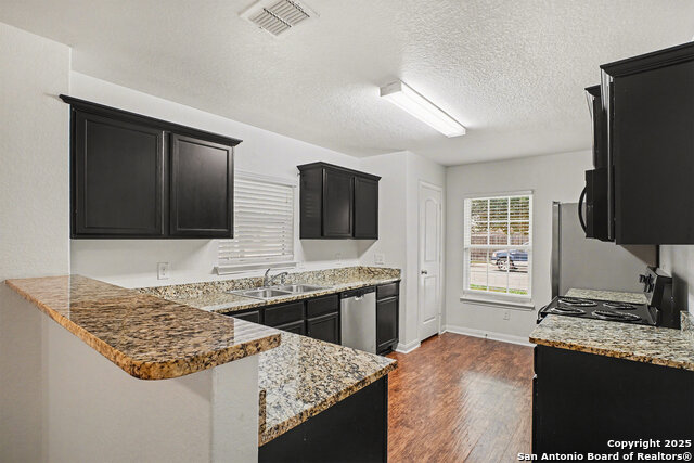 Listing photo id 3 for 7329 Canyon Light