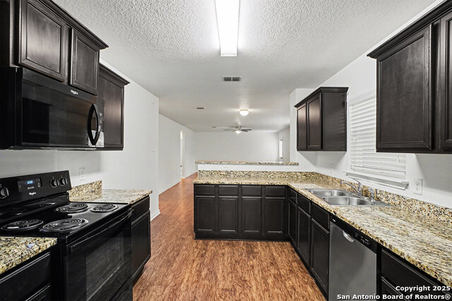 Listing photo id 4 for 7329 Canyon Light