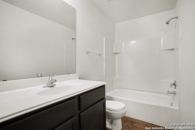 Listing photo id 6 for 7329 Canyon Light