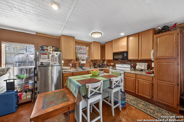 Listing photo id 22 for 155 County Road 6712