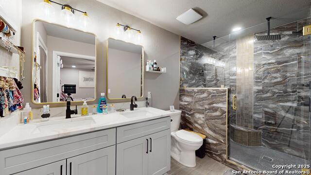 Image 37 of 50 For 8258 Phoenix