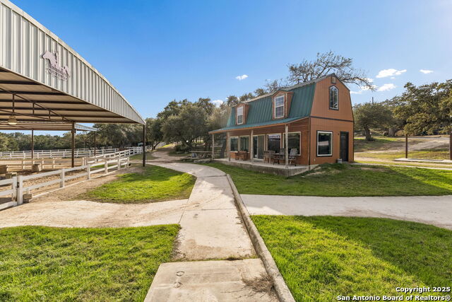 Listing photo id 10 for 430 Stoney Ridge