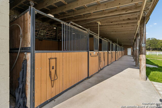 Listing photo id 58 for 430 Stoney Ridge