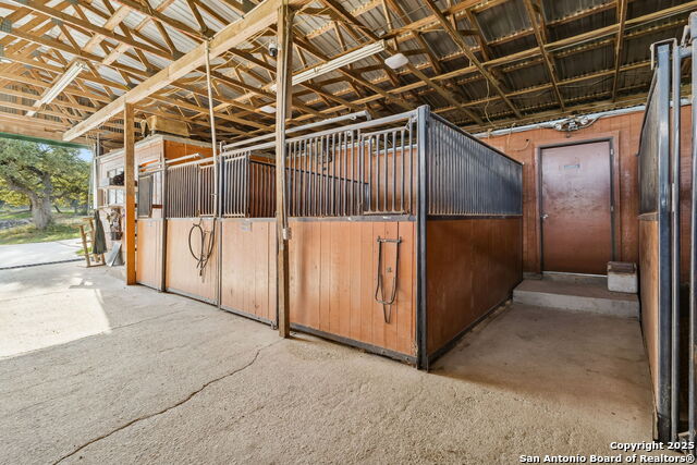 Listing photo id 59 for 430 Stoney Ridge