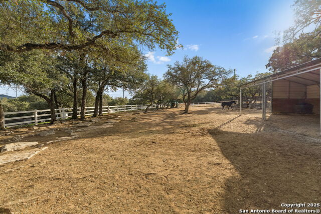 Listing photo id 5 for 430 Stoney Ridge