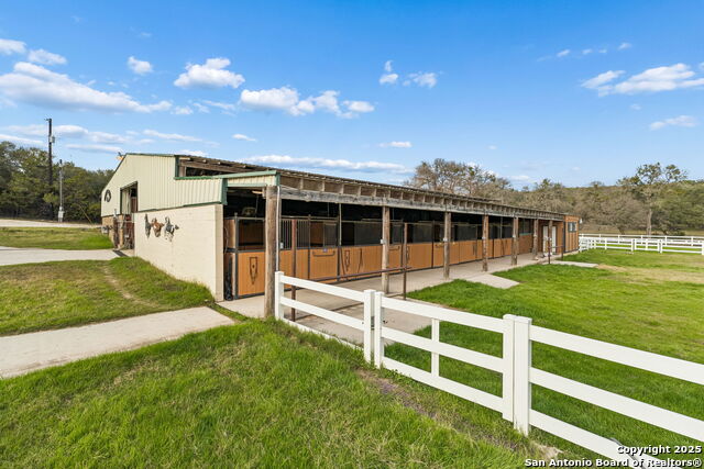 Listing photo id 71 for 430 Stoney Ridge