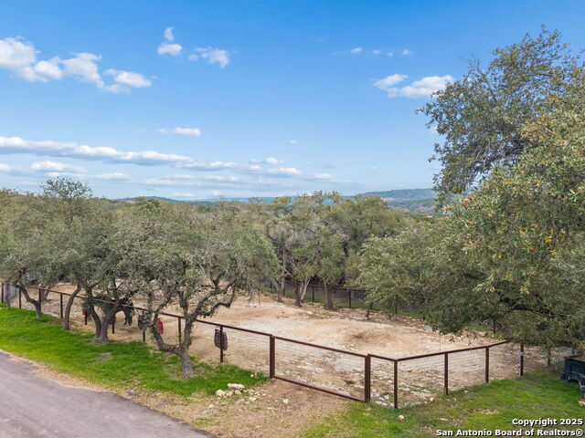 Listing photo id 86 for 430 Stoney Ridge