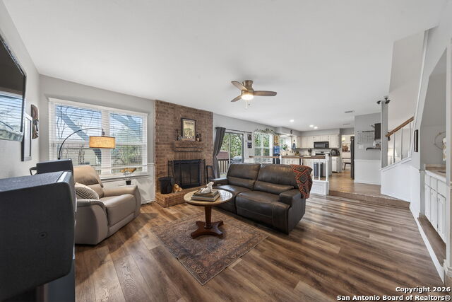 Image 13 of 27 For 7802 Benbrook