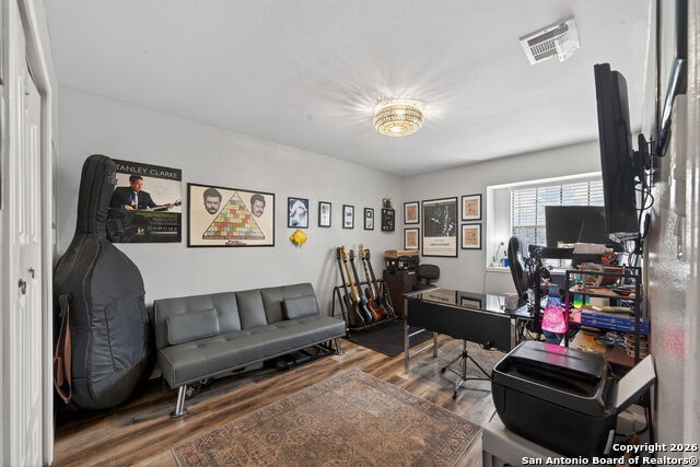 Image 22 of 27 For 7802 Benbrook