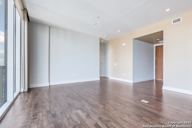 Image 12 of 31 For 610 Market Street E Unit 2510