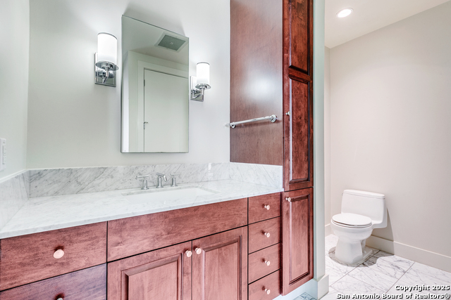 Image 21 of 31 For 610 Market Street E Unit 2510