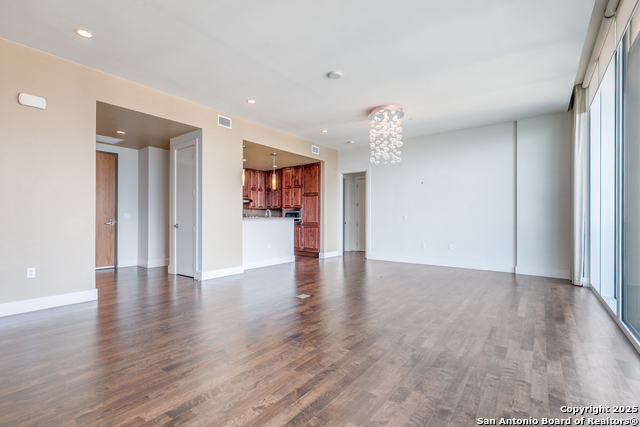 Image 4 of 31 For 610 Market Street E Unit 2510