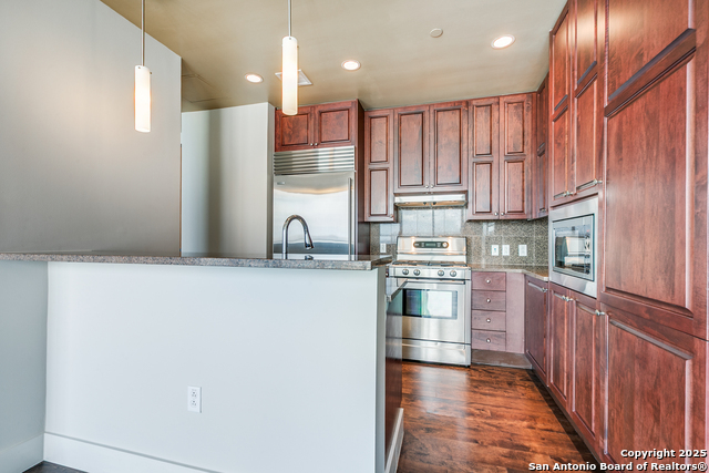 Image 7 of 31 For 610 Market Street E Unit 2510